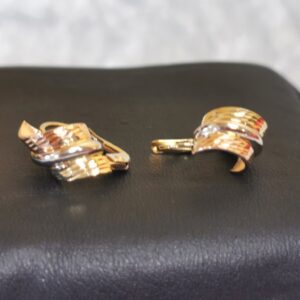 Orecchini a monachella in oro 18 kt a tre colori