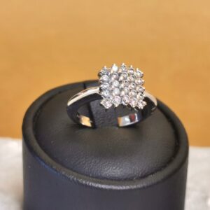 Anello pavè in oro bianco 18 kt con diamanti